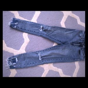 BDG Distressed Highwasted Jeans